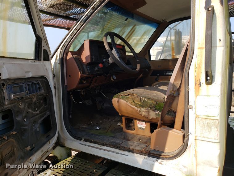 image for item DH2802 1992 GMC TopKick C5500 bucket truck