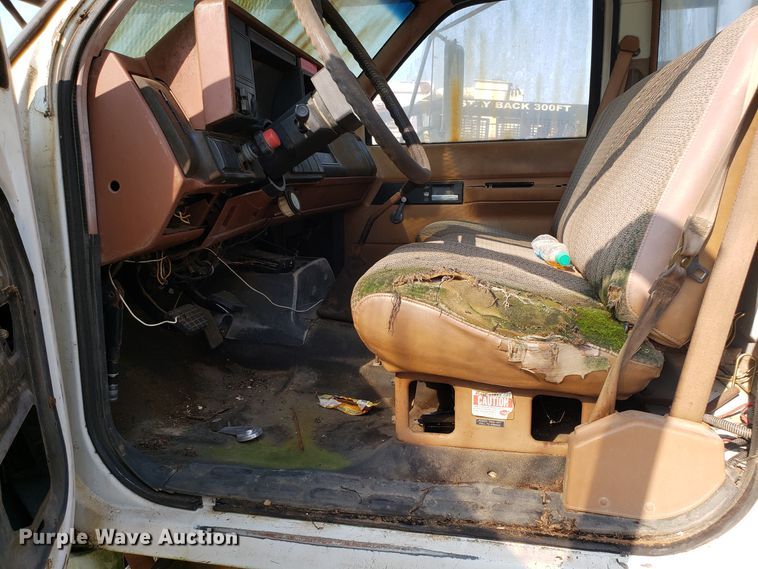 image for item DH2802 1992 GMC TopKick C5500 bucket truck