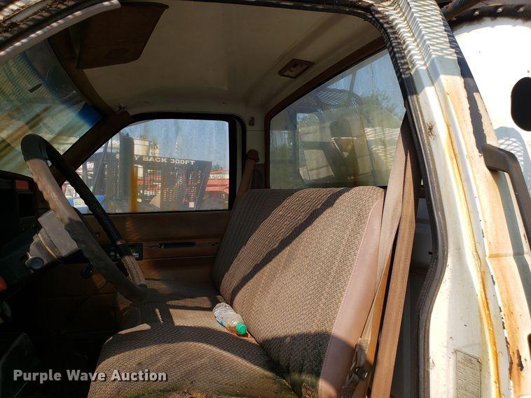 image for item DH2802 1992 GMC TopKick C5500 bucket truck