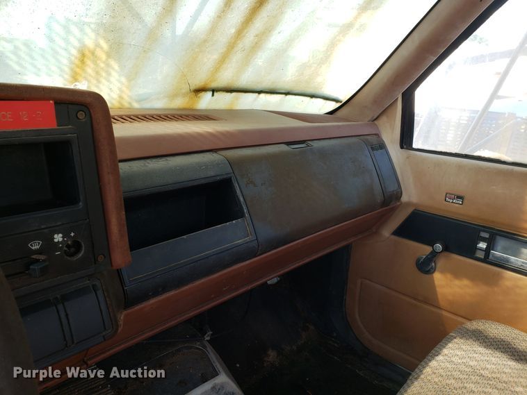 image for item DH2802 1992 GMC TopKick C5500 bucket truck