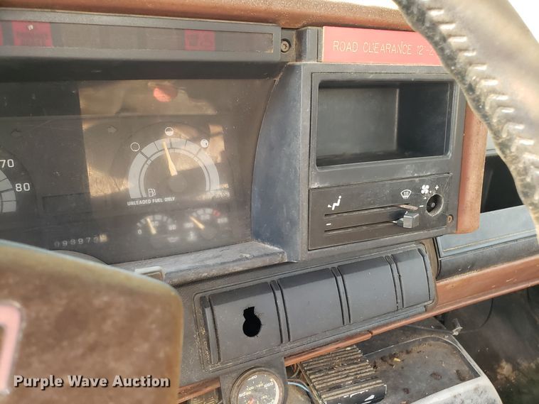 image for item DH2802 1992 GMC TopKick C5500 bucket truck