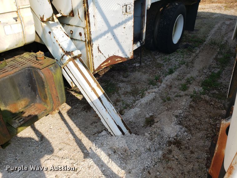 image for item DH2802 1992 GMC TopKick C5500 bucket truck