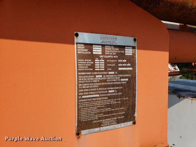 image for item DH2802 1992 GMC TopKick C5500 bucket truck