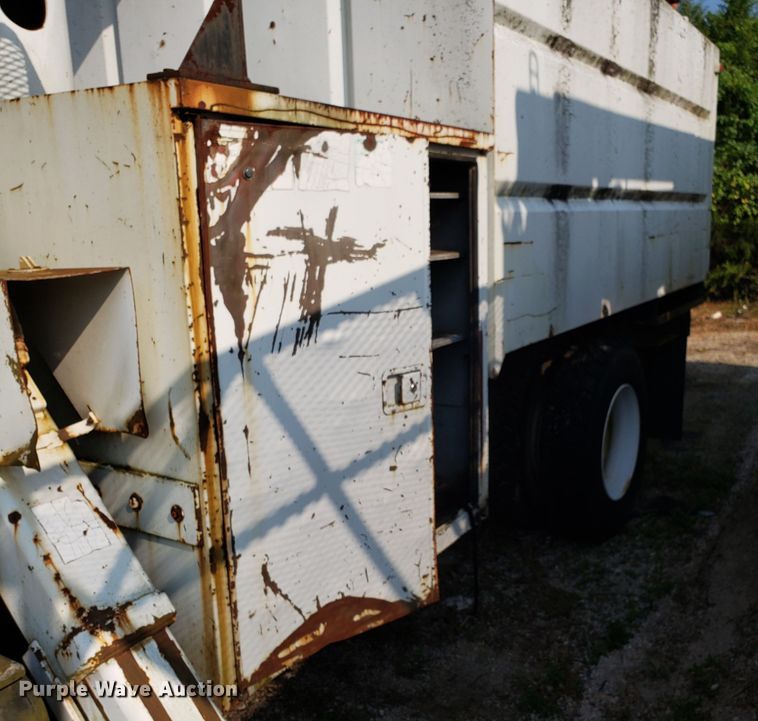 image for item DH2802 1992 GMC TopKick C5500 bucket truck