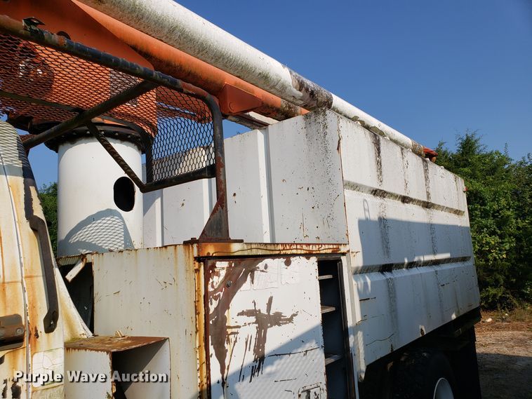 image for item DH2802 1992 GMC TopKick C5500 bucket truck