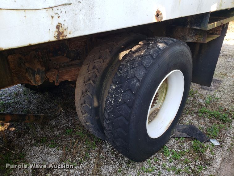 image for item DH2802 1992 GMC TopKick C5500 bucket truck