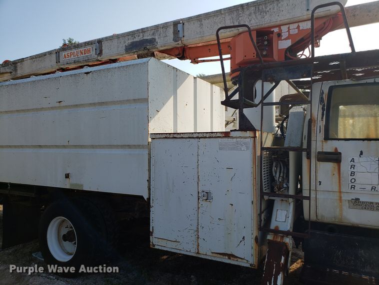 image for item DH2802 1992 GMC TopKick C5500 bucket truck