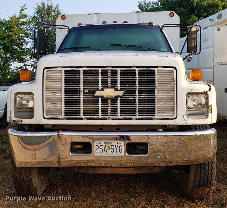 image for item DH2813 1994 Chevrolet Kodiak C5500 chipper truck