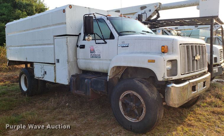 image for item DH2813 1994 Chevrolet Kodiak C5500 chipper truck