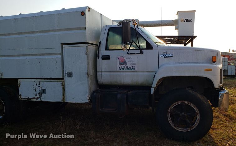 image for item DH2813 1994 Chevrolet Kodiak C5500 chipper truck
