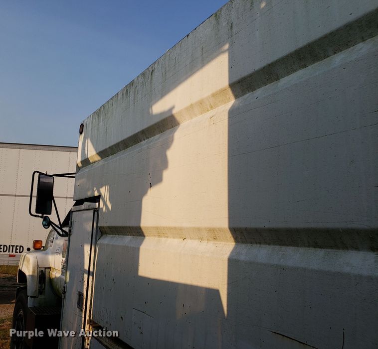 image for item DH2813 1994 Chevrolet Kodiak C5500 chipper truck