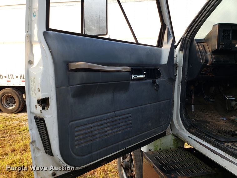 image for item DH2813 1994 Chevrolet Kodiak C5500 chipper truck