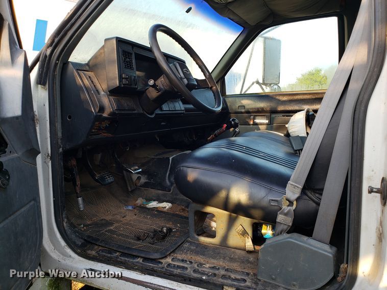 image for item DH2813 1994 Chevrolet Kodiak C5500 chipper truck