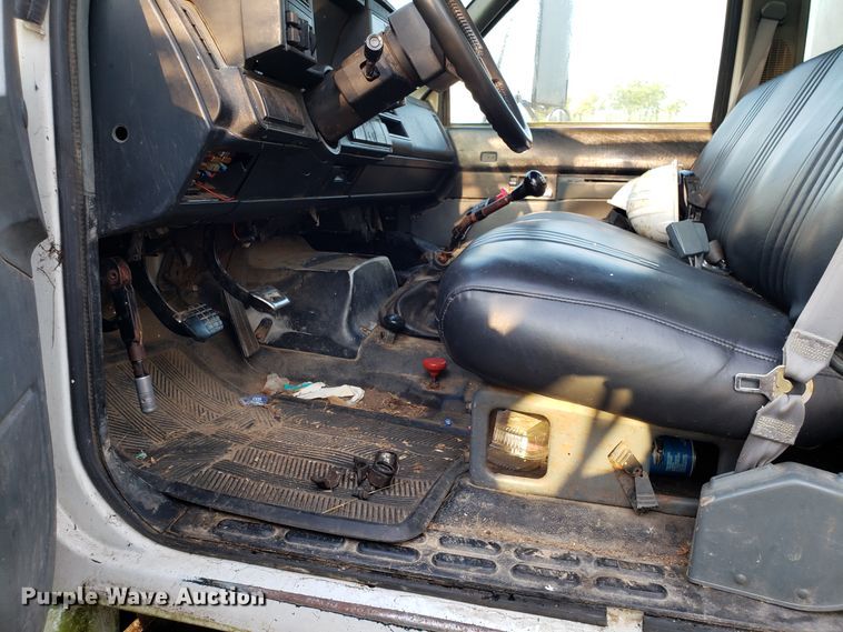 image for item DH2813 1994 Chevrolet Kodiak C5500 chipper truck