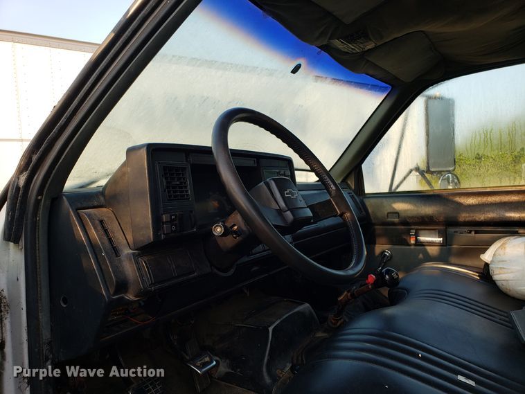 image for item DH2813 1994 Chevrolet Kodiak C5500 chipper truck