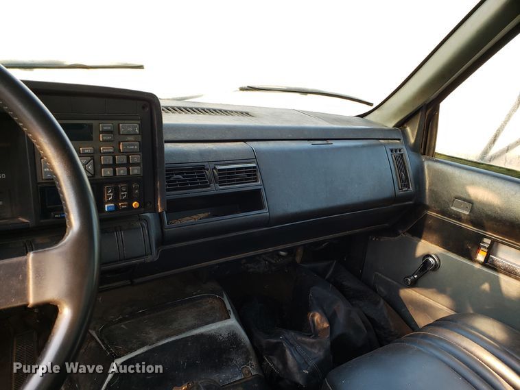 image for item DH2813 1994 Chevrolet Kodiak C5500 chipper truck