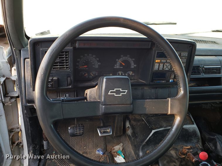 image for item DH2813 1994 Chevrolet Kodiak C5500 chipper truck