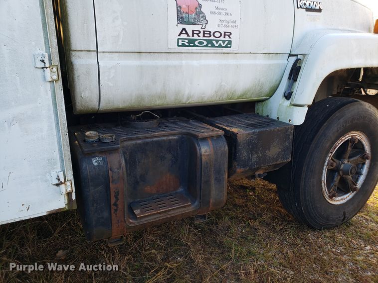 image for item DH2813 1994 Chevrolet Kodiak C5500 chipper truck