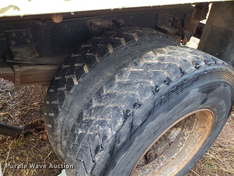 image for item DH2813 1994 Chevrolet Kodiak C5500 chipper truck