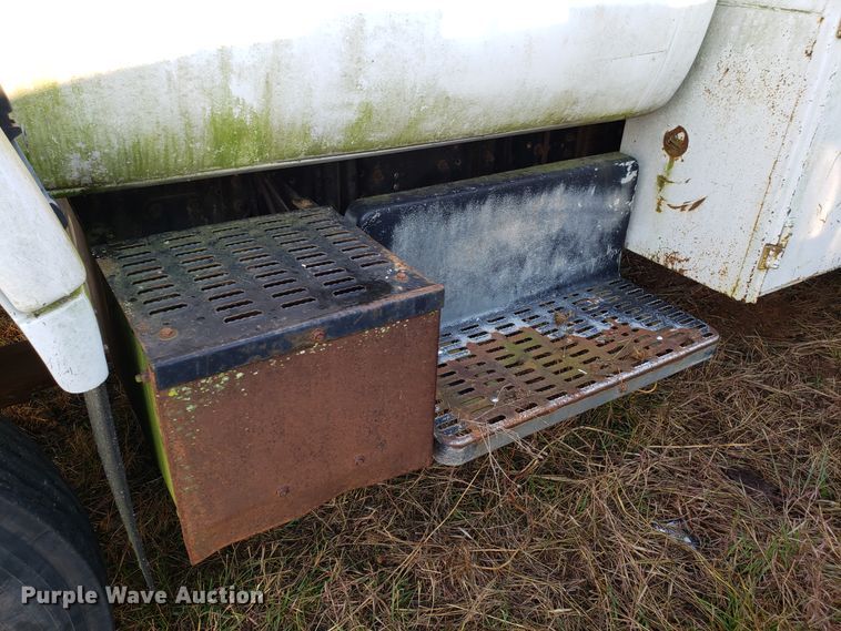 image for item DH2813 1994 Chevrolet Kodiak C5500 chipper truck