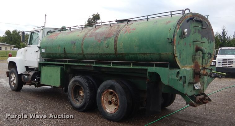 image for item DH3542 1973 Ford 9000 tank truck