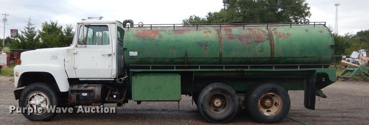 image for item DH3542 1973 Ford 9000 tank truck