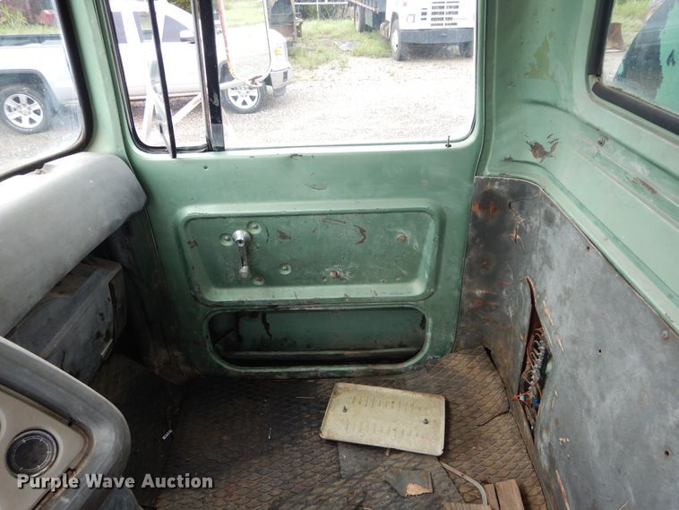 image for item DH3542 1973 Ford 9000 tank truck