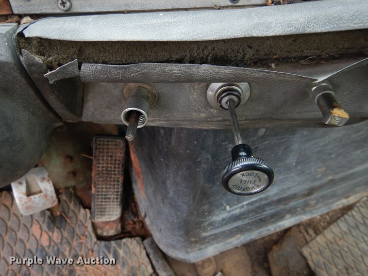 image for item DH3542 1973 Ford 9000 tank truck