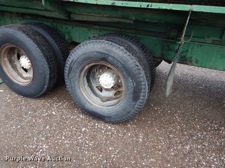 image for item DH3542 1973 Ford 9000 tank truck