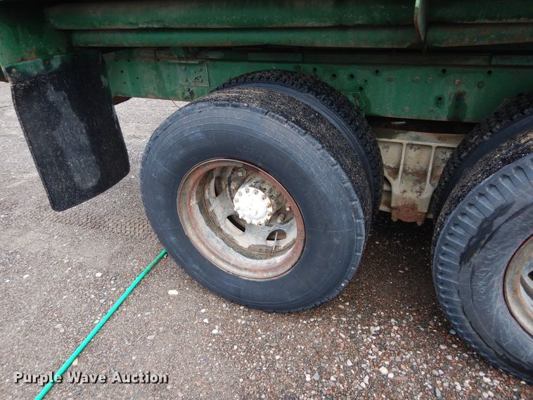 image for item DH3542 1973 Ford 9000 tank truck