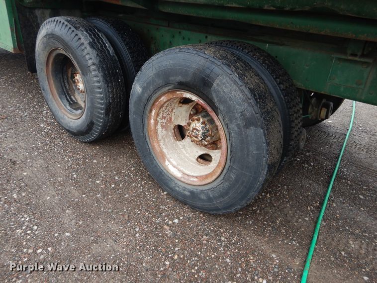 image for item DH3542 1973 Ford 9000 tank truck