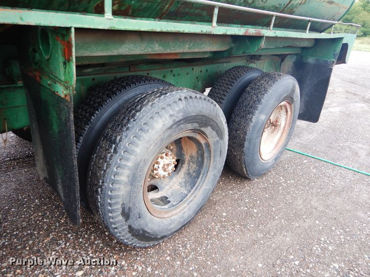 image for item DH3542 1973 Ford 9000 tank truck