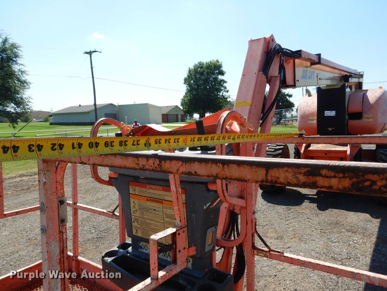 image for item DH3559 2002 JLG 800AJ boom lift