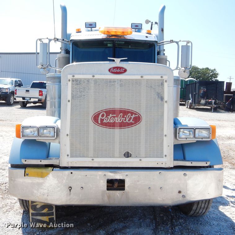 image for item DH3570 2005 Peterbilt 389 semi truck