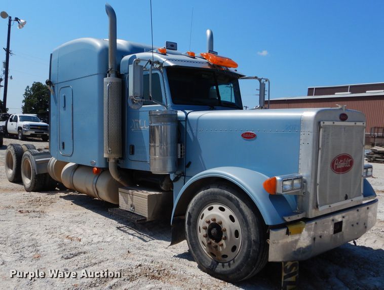 image for item DH3570 2005 Peterbilt 389 semi truck