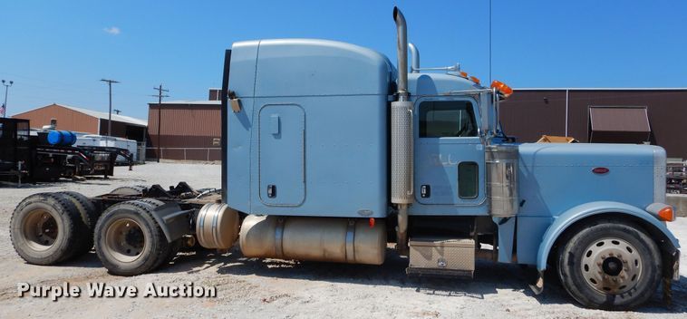 image for item DH3570 2005 Peterbilt 389 semi truck