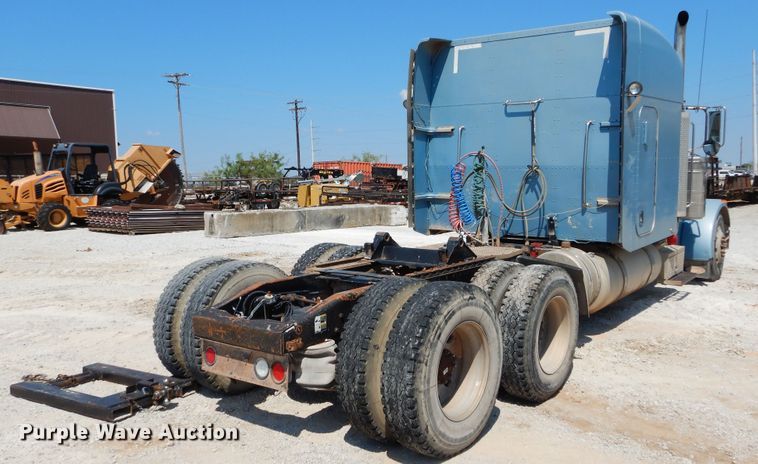 image for item DH3570 2005 Peterbilt 389 semi truck