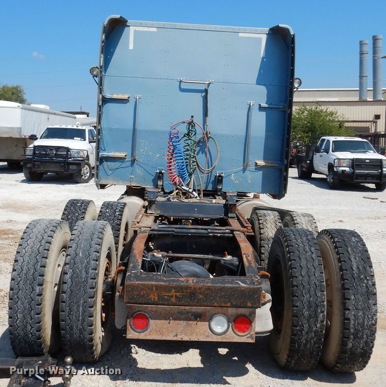 image for item DH3570 2005 Peterbilt 389 semi truck