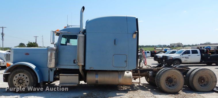 image for item DH3570 2005 Peterbilt 389 semi truck
