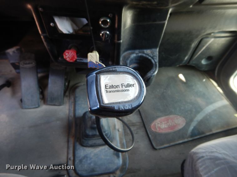 image for item DH3570 2005 Peterbilt 389 semi truck