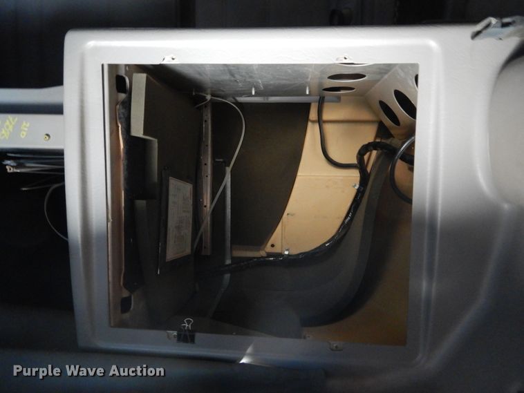 image for item DH3570 2005 Peterbilt 389 semi truck