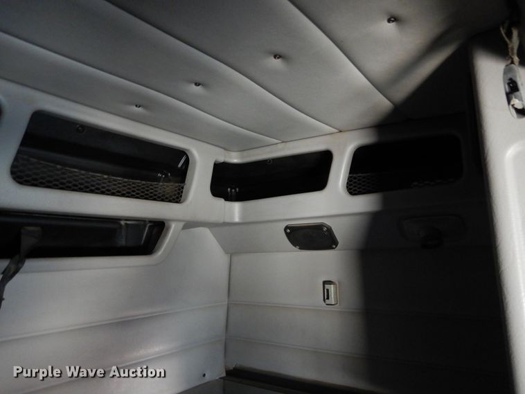 image for item DH3570 2005 Peterbilt 389 semi truck