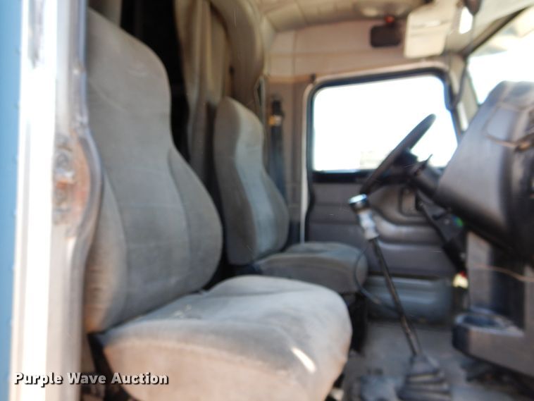 image for item DH3570 2005 Peterbilt 389 semi truck