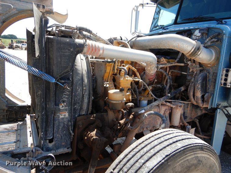 image for item DH3570 2005 Peterbilt 389 semi truck