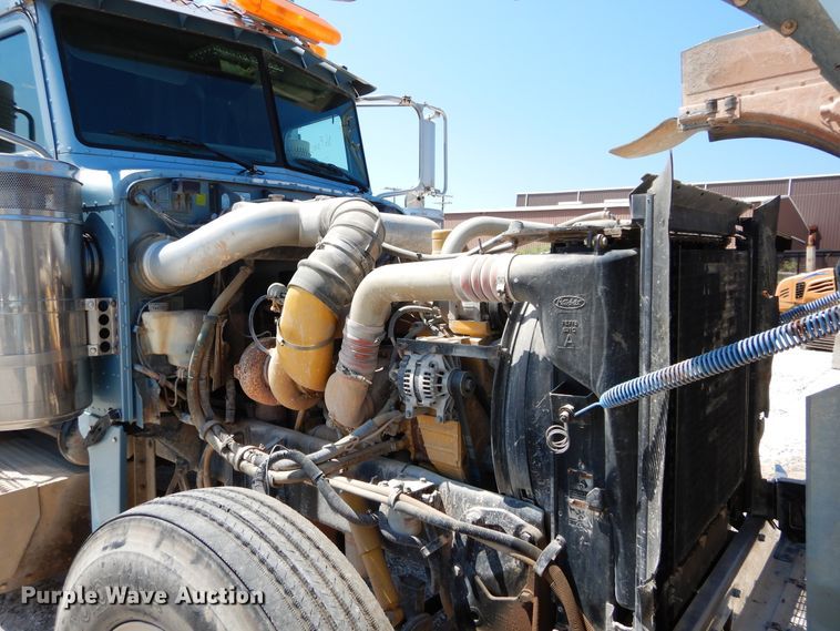 image for item DH3570 2005 Peterbilt 389 semi truck