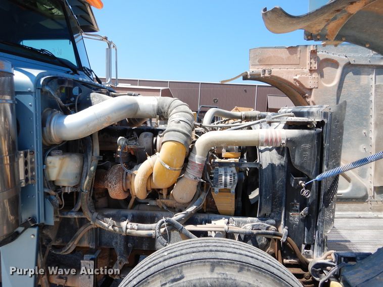 image for item DH3570 2005 Peterbilt 389 semi truck