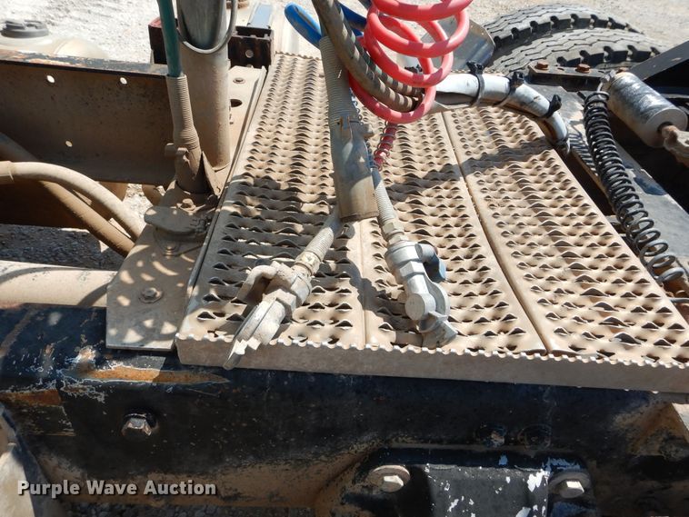 image for item DH3570 2005 Peterbilt 389 semi truck