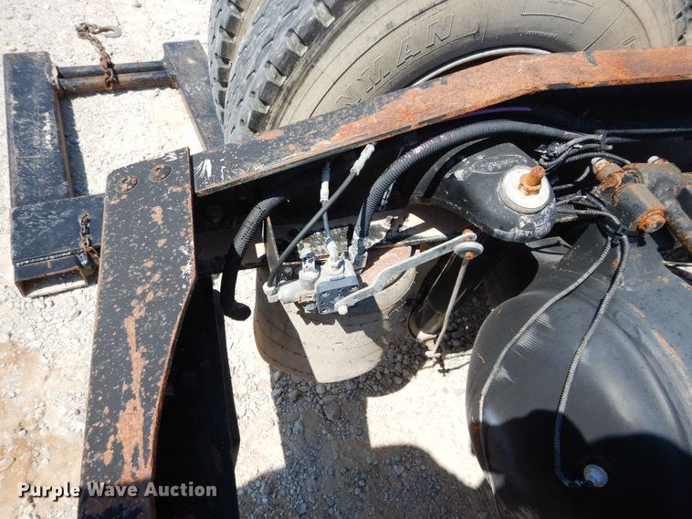 image for item DH3570 2005 Peterbilt 389 semi truck