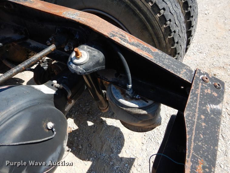 image for item DH3570 2005 Peterbilt 389 semi truck