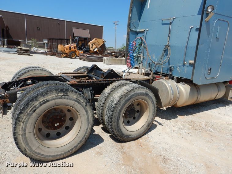 image for item DH3570 2005 Peterbilt 389 semi truck